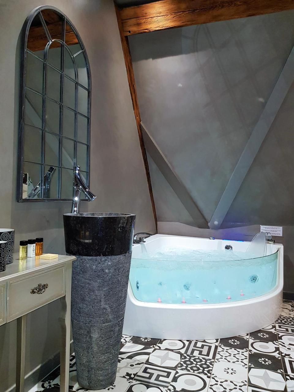 Le 1615 - Luxe Et Spa Кольмар Екстер'єр фото